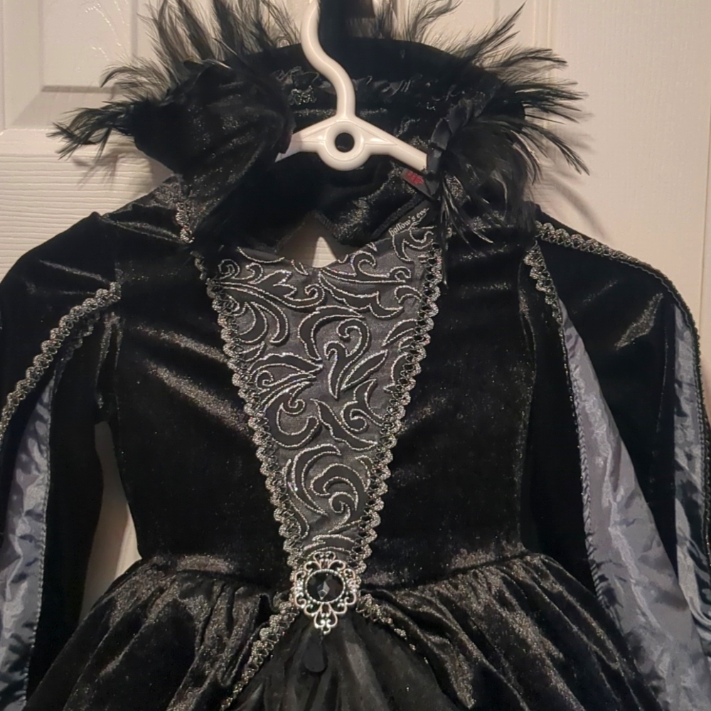 Kids underwraps Medieval Queen Dress